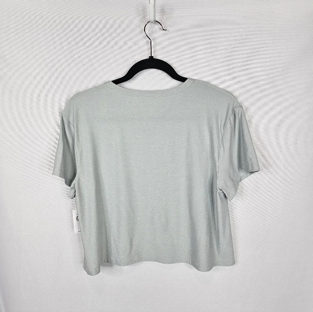 Old Navy Active Cloud Soft Cropped Tee NWT - Picture 7 of 9